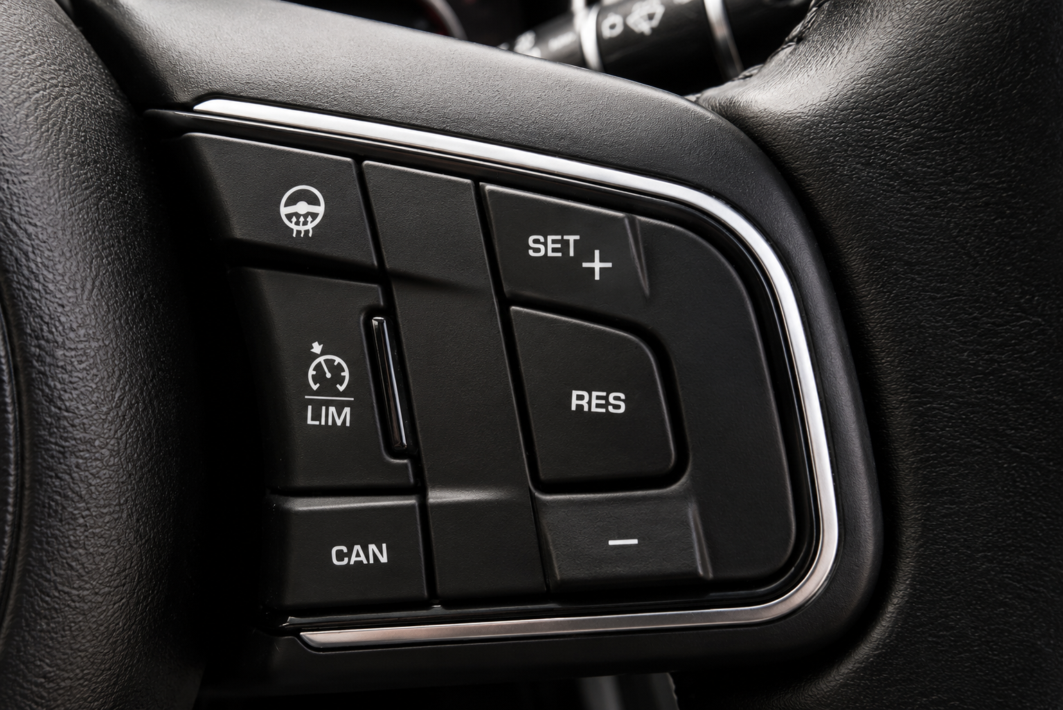 Jaguar XE photo 17
